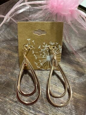 Givaway Gold Color Double Teardrop Dangle Earrings - Unbranded